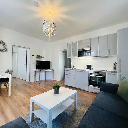 White Inn - Kuschelige Ferienwohnung Mürzzuschlag Extérieur photo